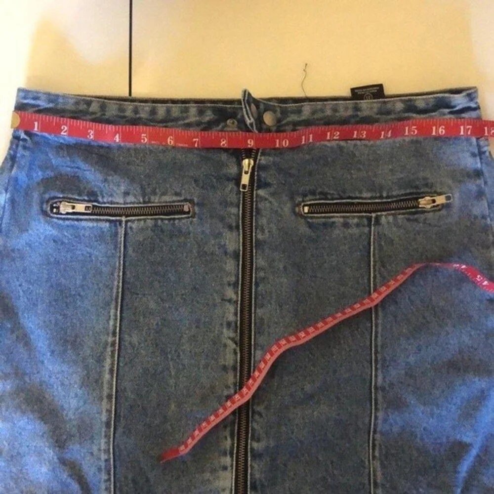 BLANK NYC Mini Jean Skirt with Zippered Front - Size 31